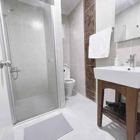 بيت للعطل Miniq Beach Home - 2 Bedrooms & A/C & Tv